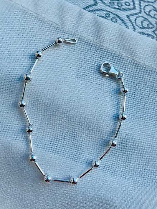 Pulsera Línea y Pelotitas