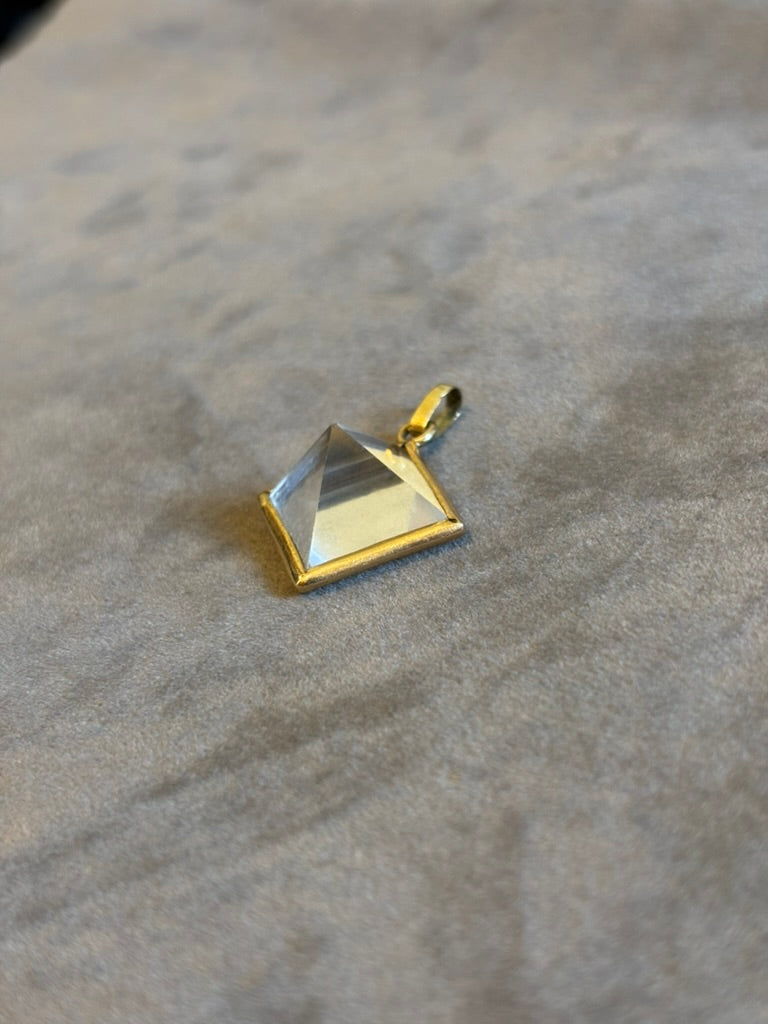 Dije Pirámide Zircón