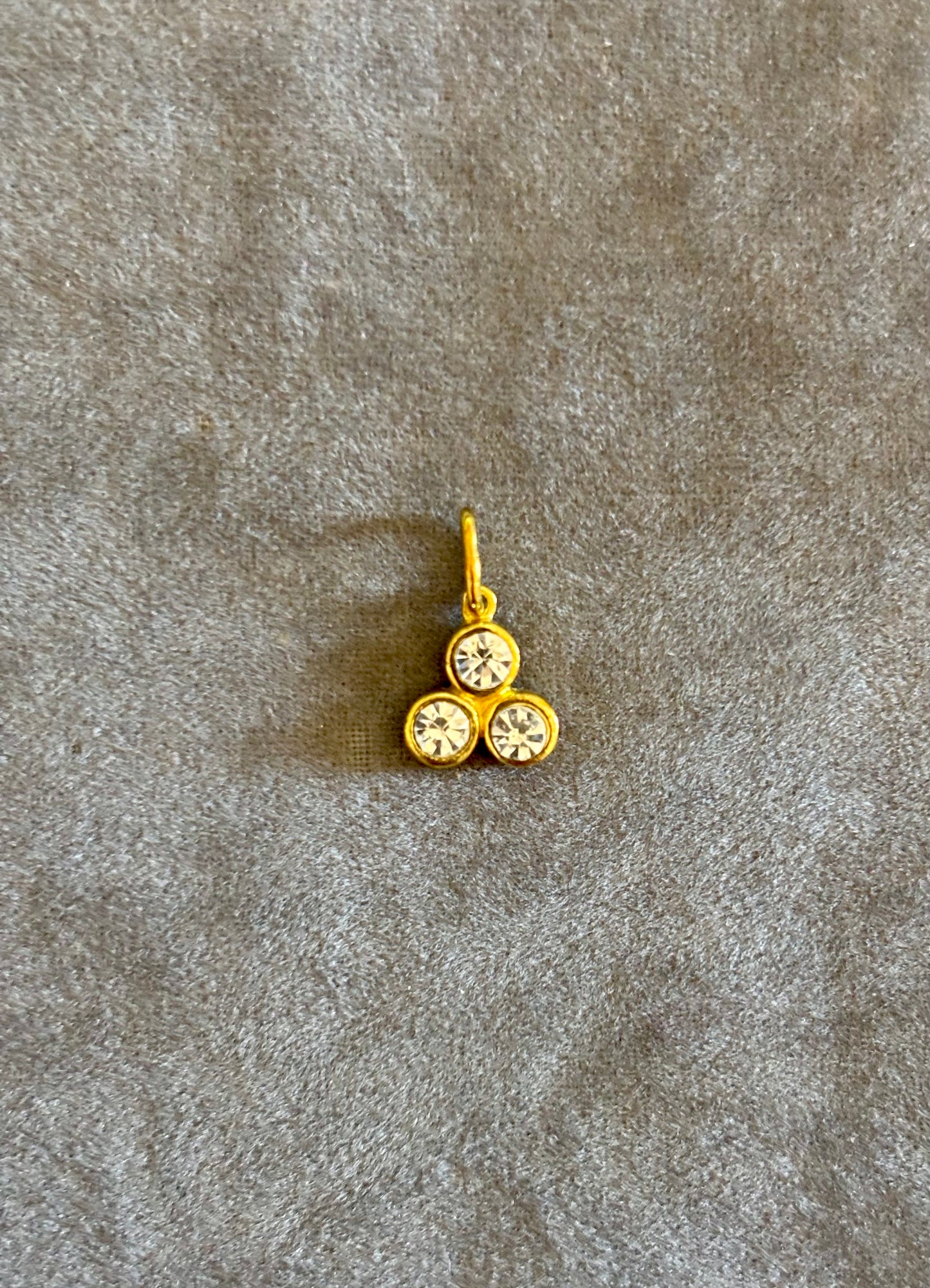 Dije Triángulo Piedritas