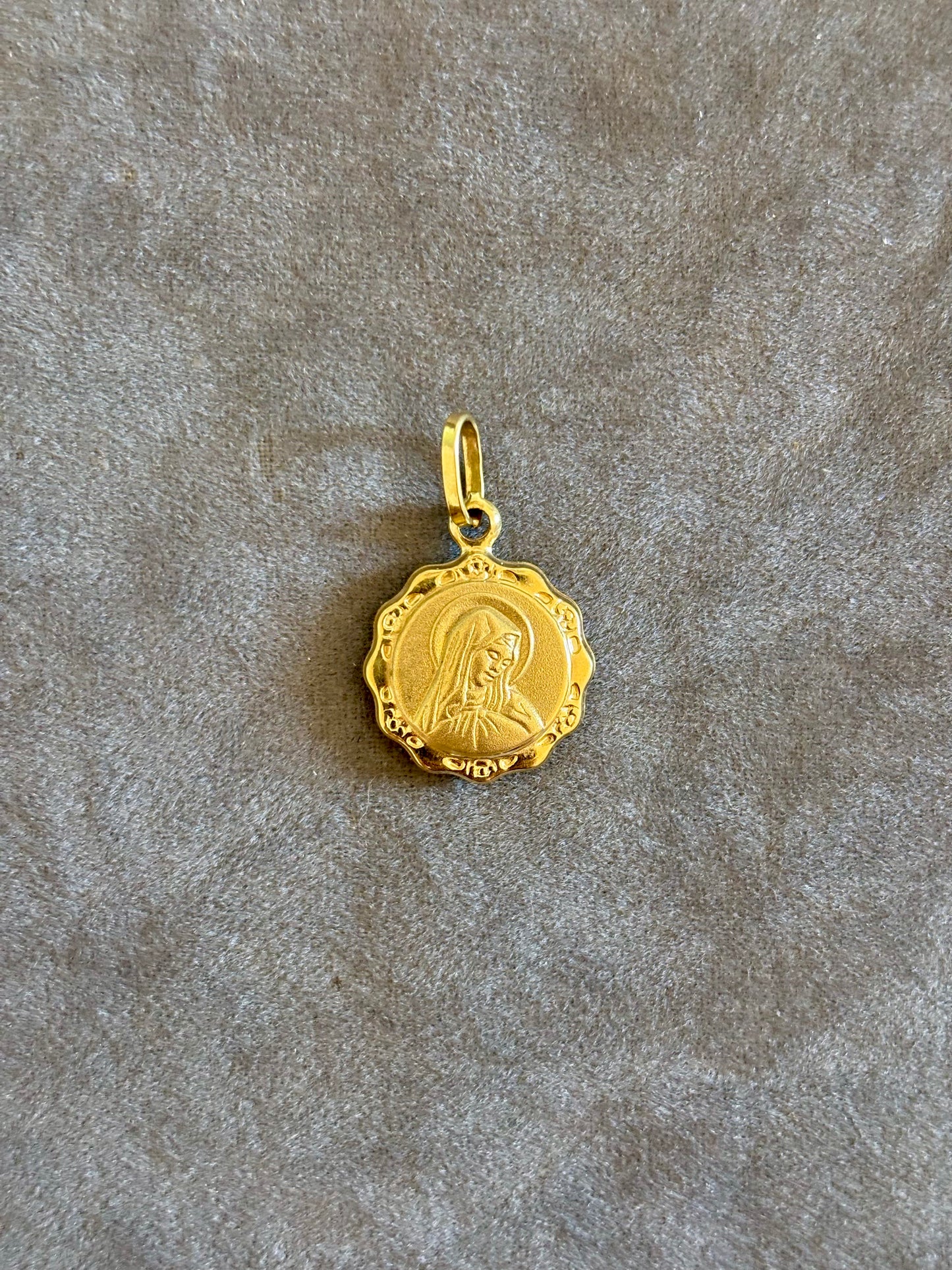 Dije Medalla Virgen 2